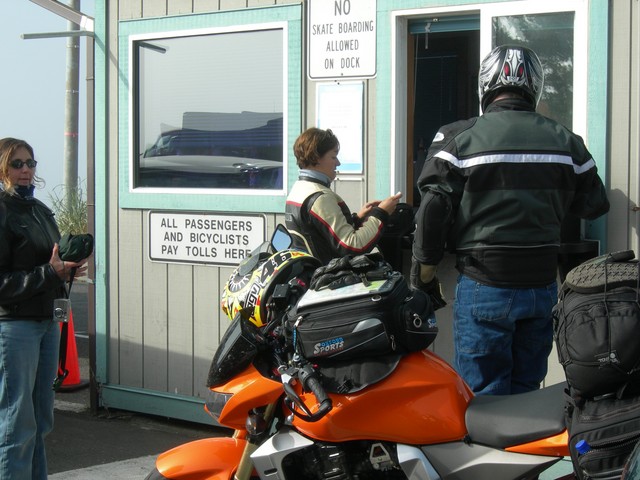Kris and Mike buying tickets
